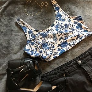 3 for $20! 🌿 💙Blue and White Floral Crop Top💙